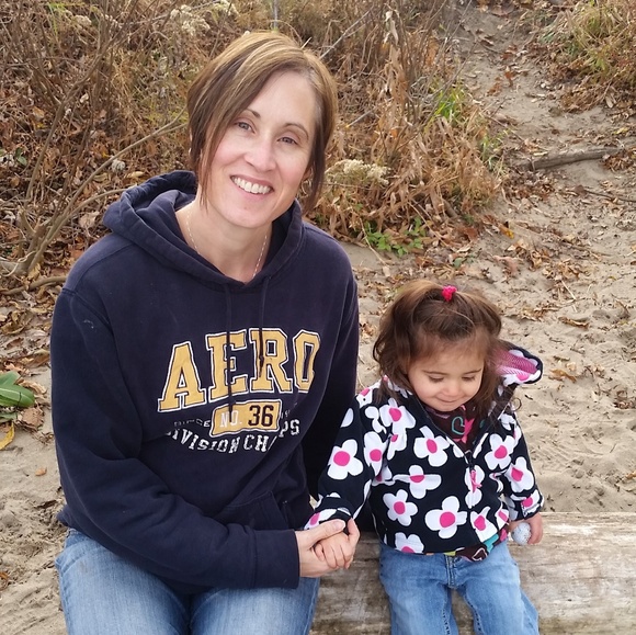 Meet your Posher, Lesley - Picture 2 of 3